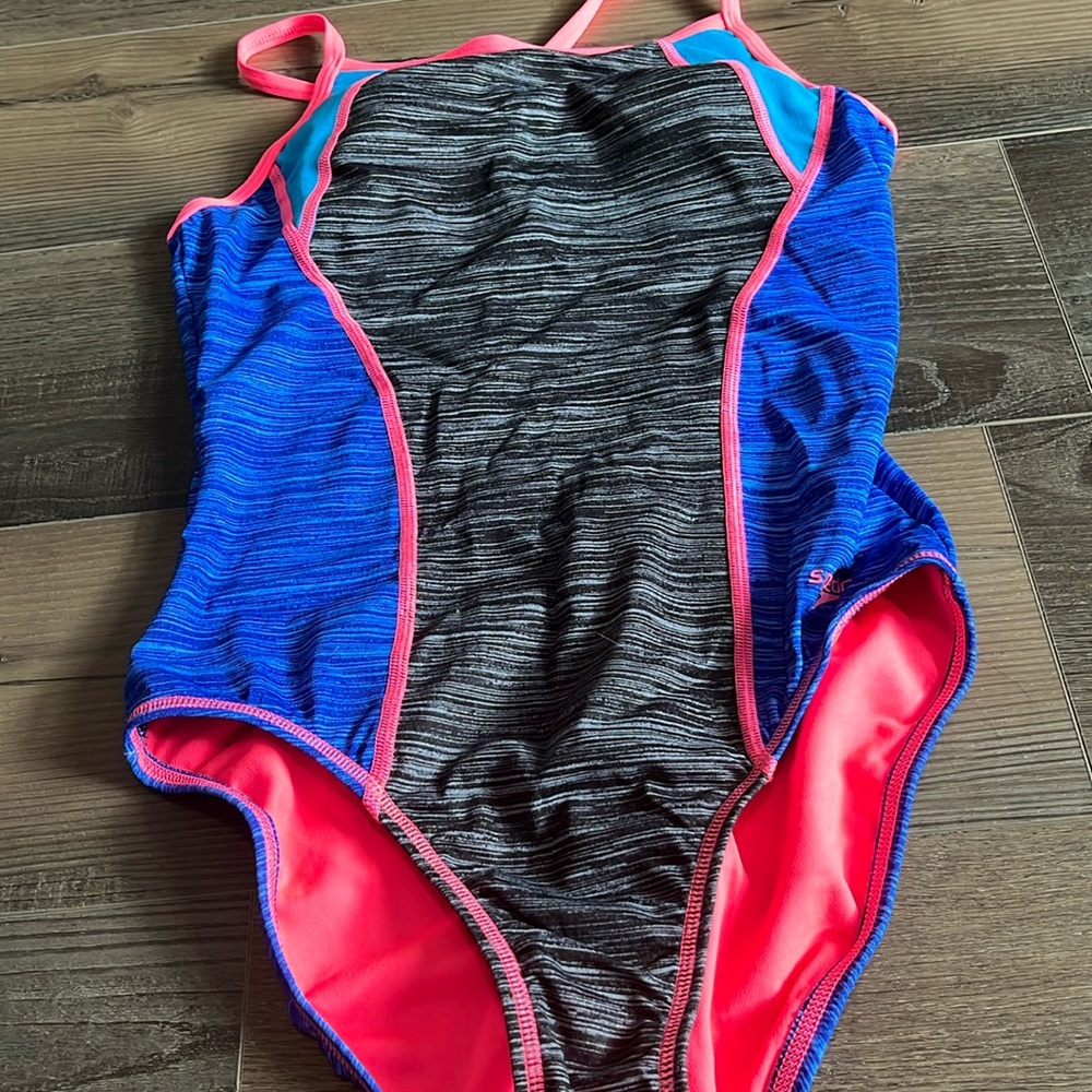 Beautiful one piece speedo bathing suit. Very lightly worn.